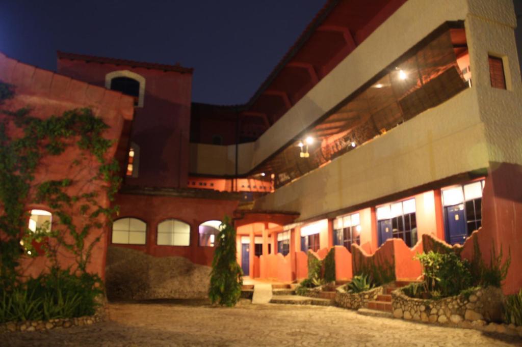 Hotel La Hasienda Kupang  Exterior photo